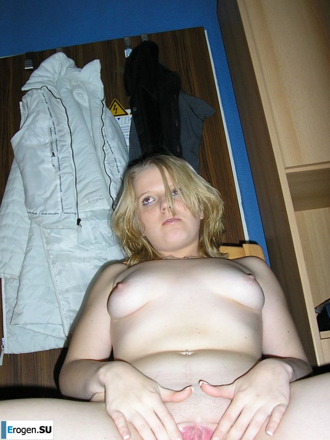 the next self-arrows of an uncut girl. Photo 32