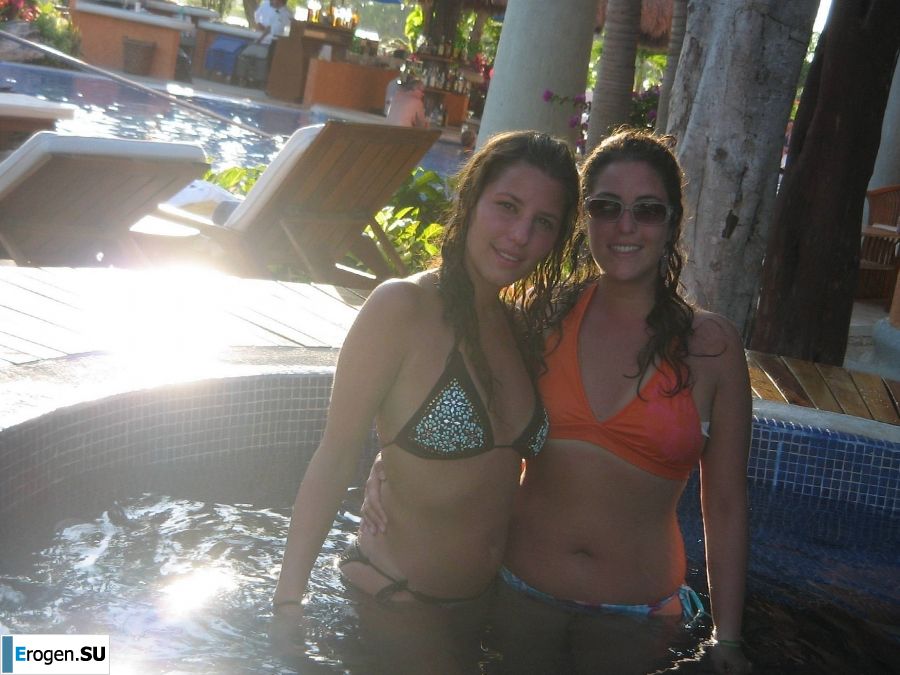 three lesbian girlfriends. Photo 12