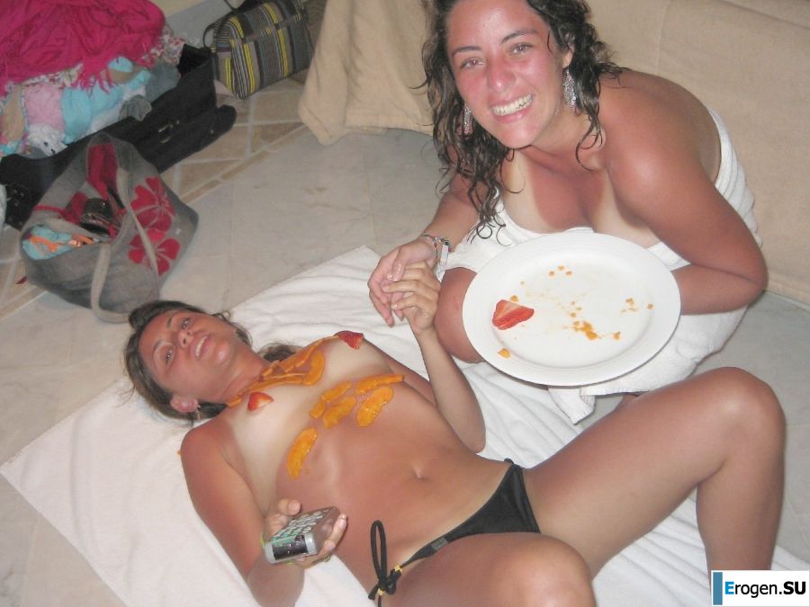 three lesbian girlfriends. Photo 9