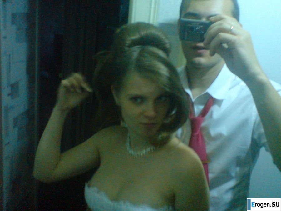 молодая девушка со своим парнем резвится. Фото 13