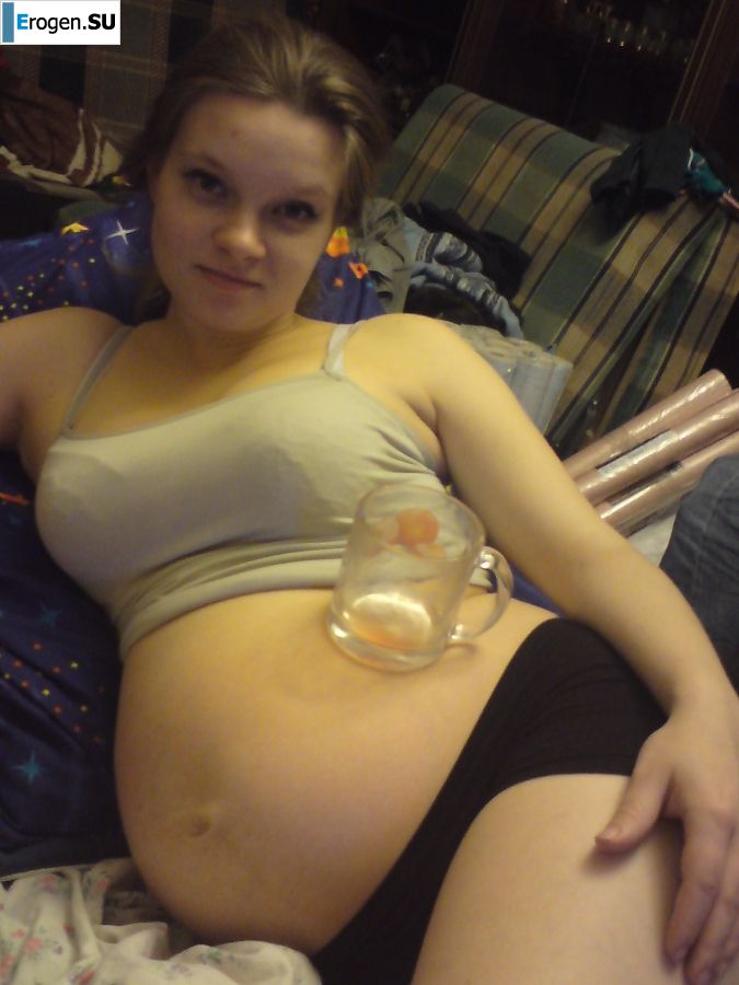 молодая девушка со своим парнем резвится. Фото 16