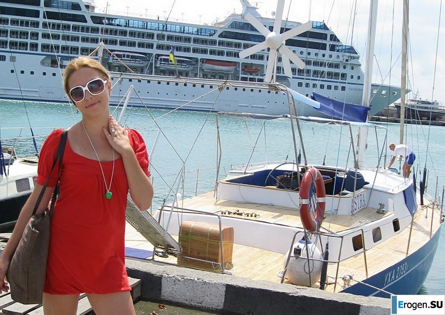 веселая обнаженная блондинка. Фото 28