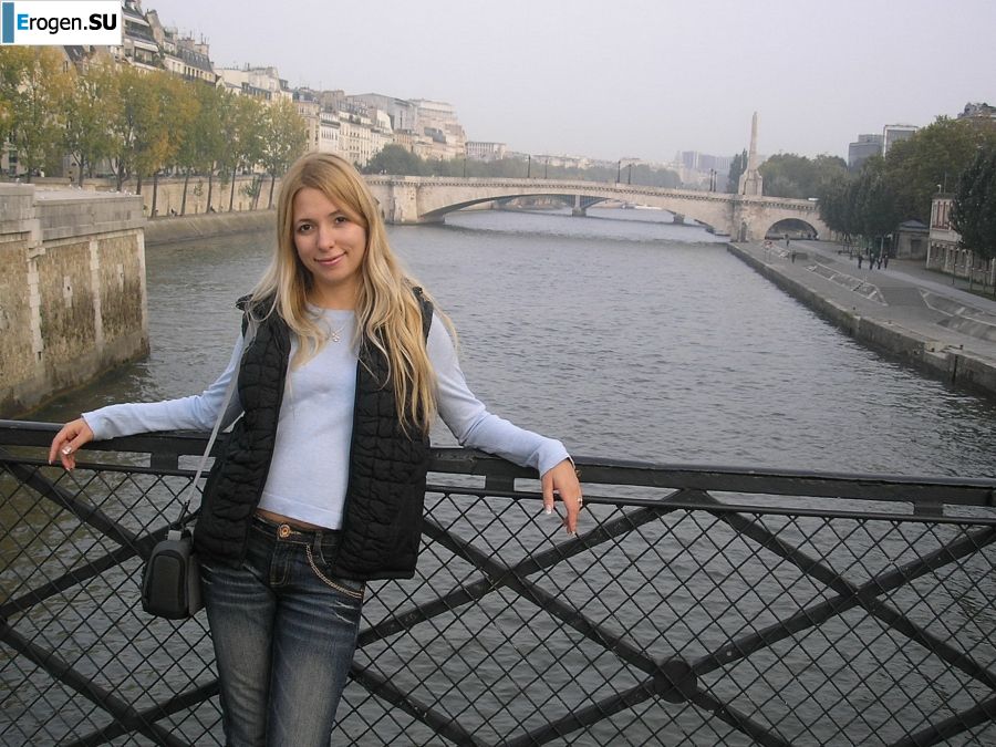 веселая обнаженная блондинка. Фото 31