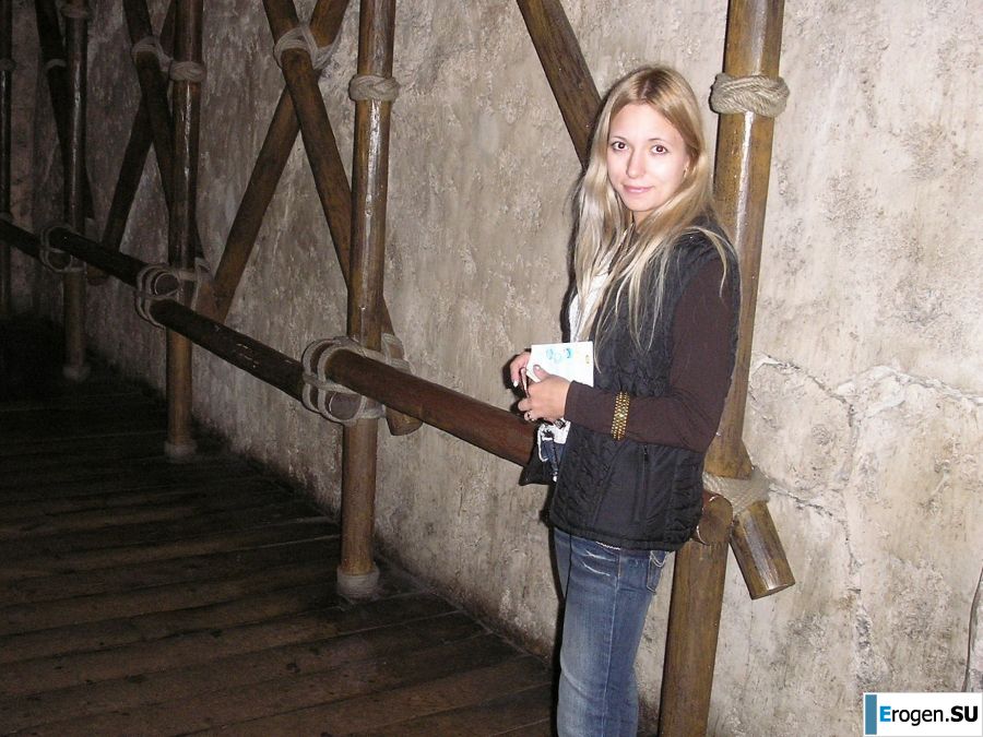 веселая обнаженная блондинка. Фото 32