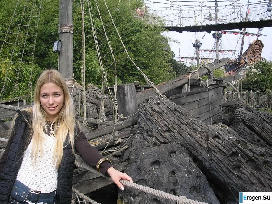 веселая обнаженная блондинка. Фото 33