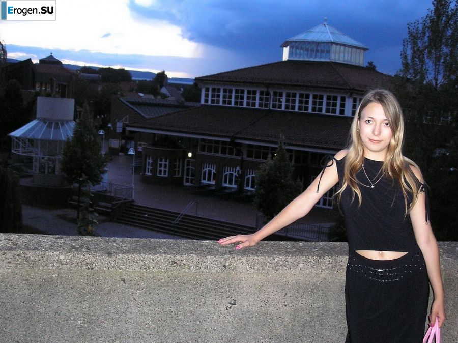 веселая обнаженная блондинка. Фото 37