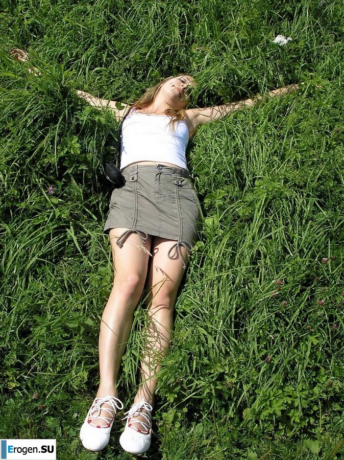 веселая обнаженная блондинка. Фото 39