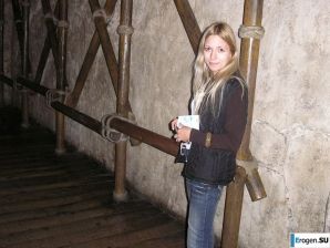 веселая обнаженная блондинка. Эскиз 32