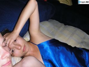 веселая обнаженная блондинка. Эскиз 35