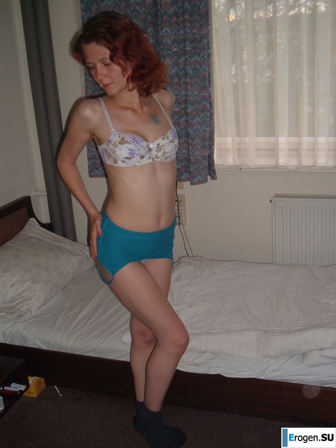 red-haired slim beast without underwear. Photo 14