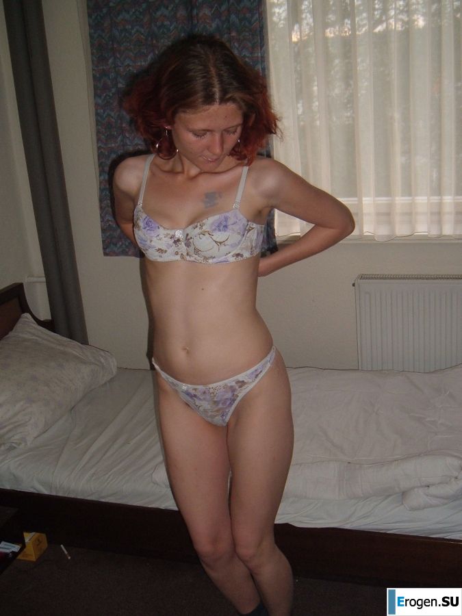 red-haired slim beast without underwear. Photo 17