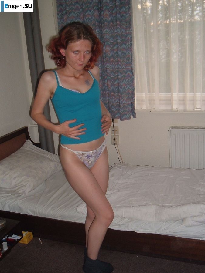 red-haired slim beast without underwear. Photo 18