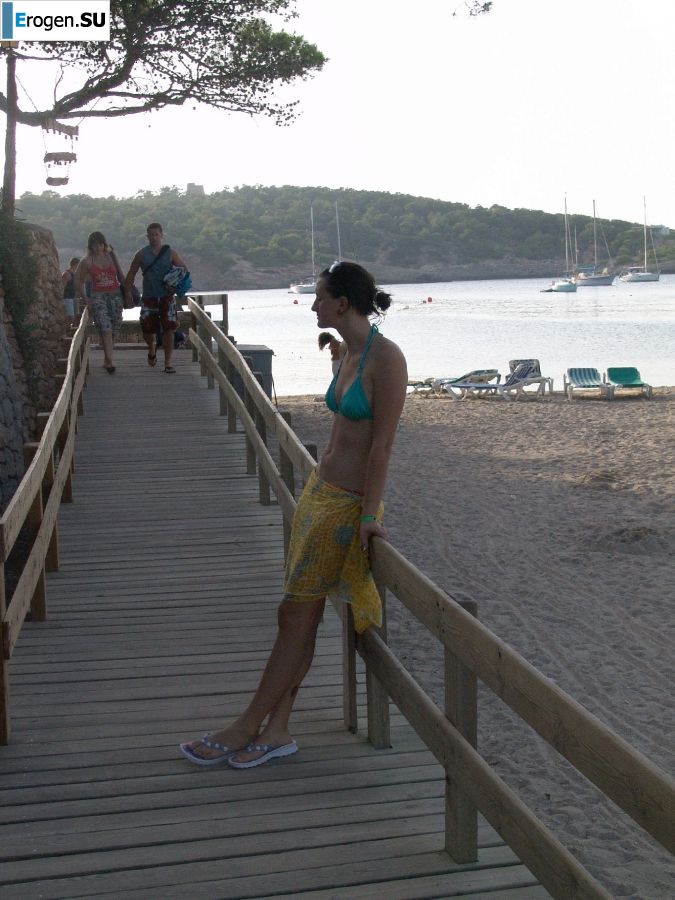 nudist on vacation with her boyfriend. Photo 24