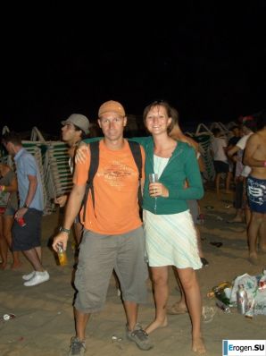 нудистка в отпуске со своим парнем. Эскиз 32