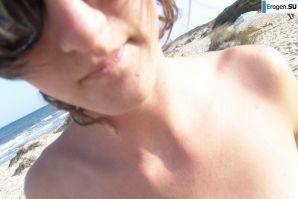 нудистка в отпуске со своим парнем. Эскиз 46