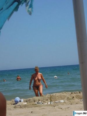 naked pregnant Lucy on the beach with the future father. Thumb 36