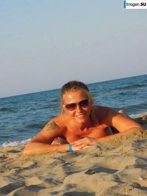 naked pregnant Lucy on the beach with the future father. Thumb 40