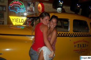 нудистки лезбиянки. Эскиз 39