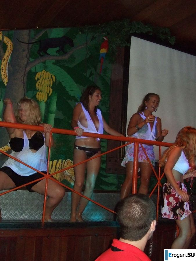 competition of wet t-shirts in a night club. Part 2. Photo 4