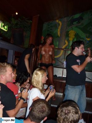 конкурс мокрых футболок в ночном клубе. Часть 2. Эскиз 20