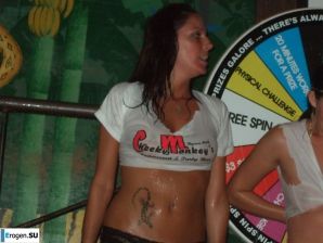 конкурс мокрых футболок в ночном клубе. Часть 2. Эскиз 21