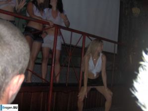 конкурс мокрых футболок в ночном клубе. Часть 2. Эскиз 38