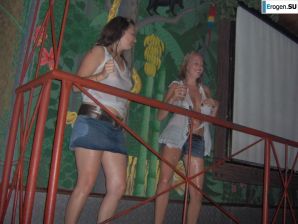 конкурс мокрых футболок в ночном клубе. Часть 2. Эскиз 40