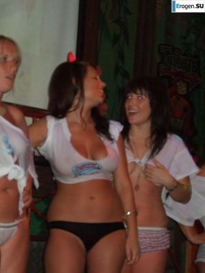 конкурс мокрых футболок в ночном клубе. Часть 2. Эскиз 7