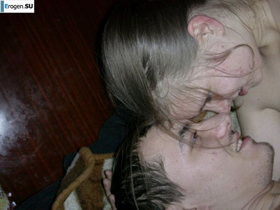 молодая девушка со своим парнем резвится. Часть 2. Фото 43