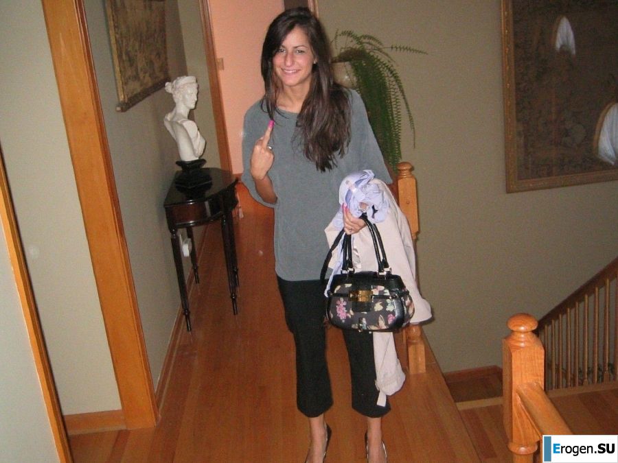 a young and naked girl fooling around. Photo 18