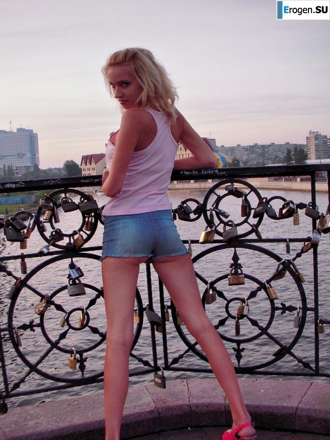 a spectacular bitch is bared somewhere in Europe. Photo 15