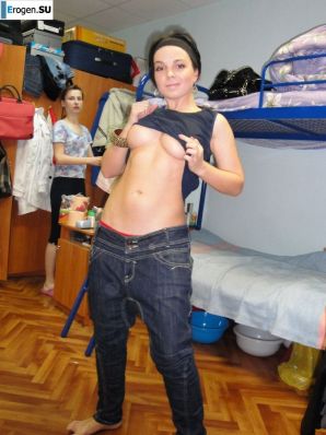 art session in a student hostel. Thumb 34