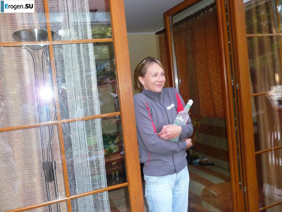 a naked charming girl sends greetings to you. Photo 28