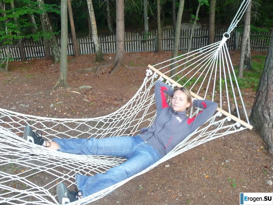 a naked charming girl sends greetings to you. Photo 29