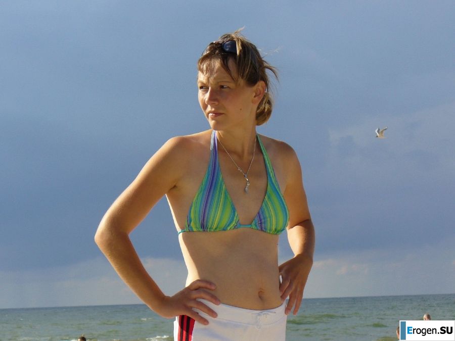 a naked charming girl sends greetings to you. Photo 49