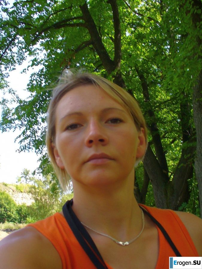 a naked charming girl sends greetings to you. Photo 5