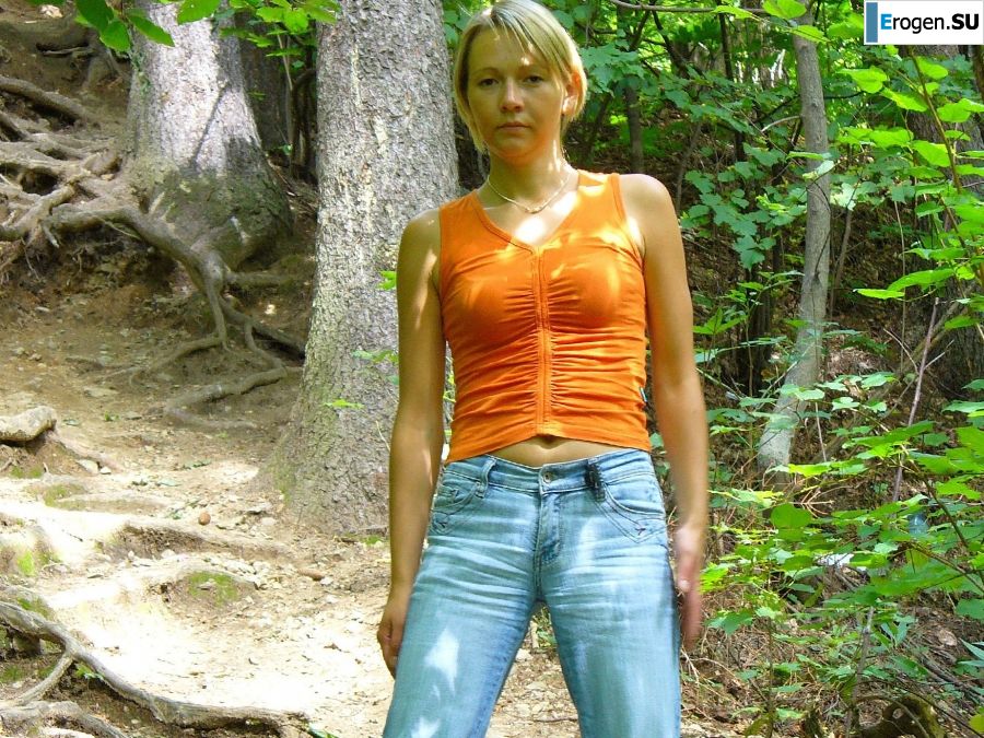 a naked charming girl sends greetings to you. Photo 6