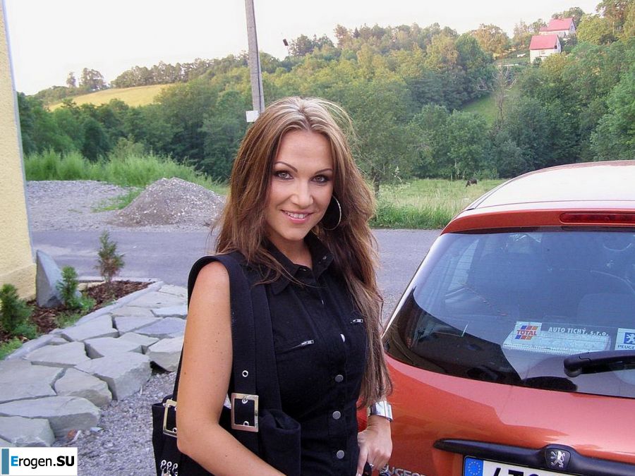 stripper backstage. Photo 22