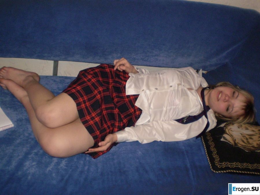 cute naked student gets high. Photo 13