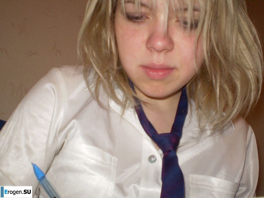 cute naked student gets high. Photo 15