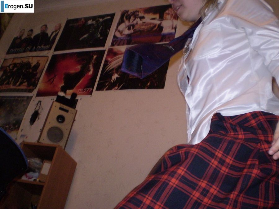 cute naked student gets high. Photo 18