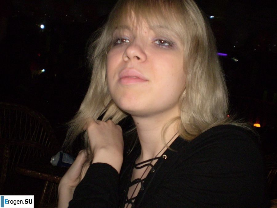 cute naked student gets high. Photo 30