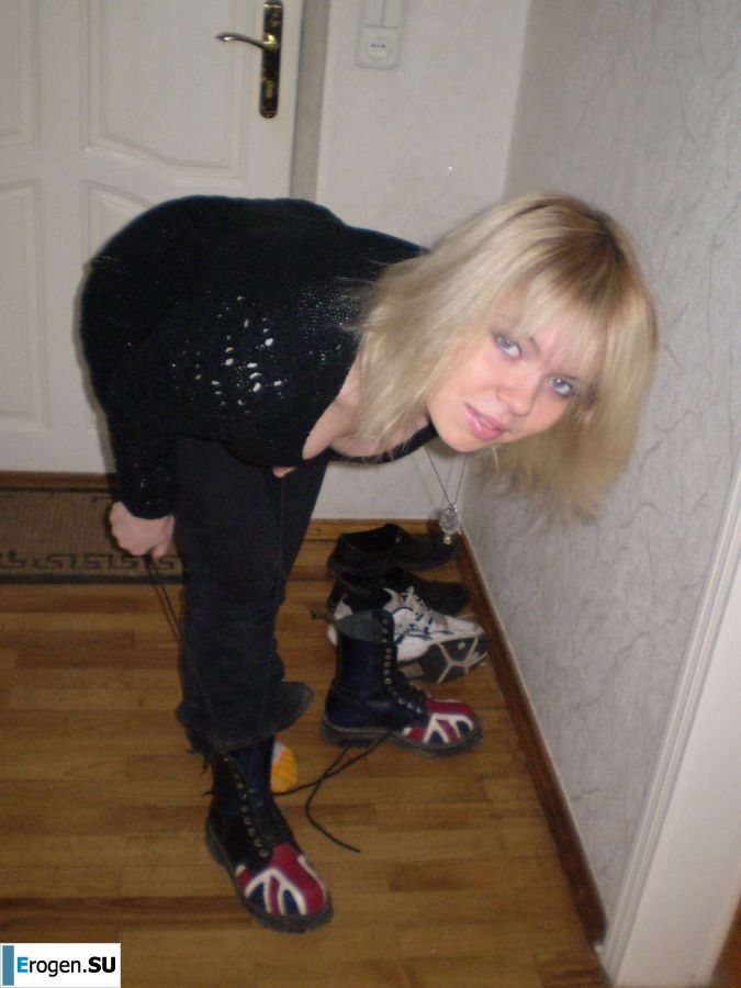 cute naked student gets high. Photo 39