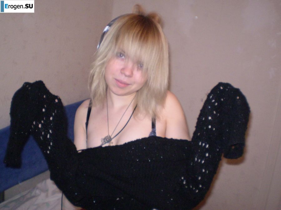 cute naked student gets high. Photo 45