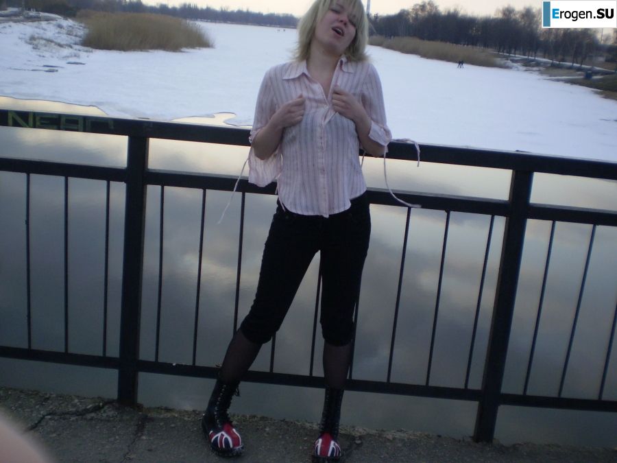 cute naked student gets high. Photo 5