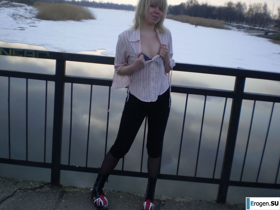 cute naked student gets high. Photo 6