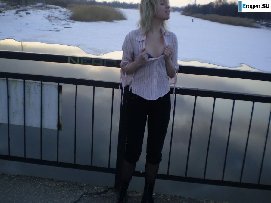 cute naked student gets high. Photo 7