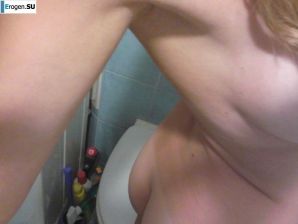 selfie in the bathroom after a shower. Thumb 5