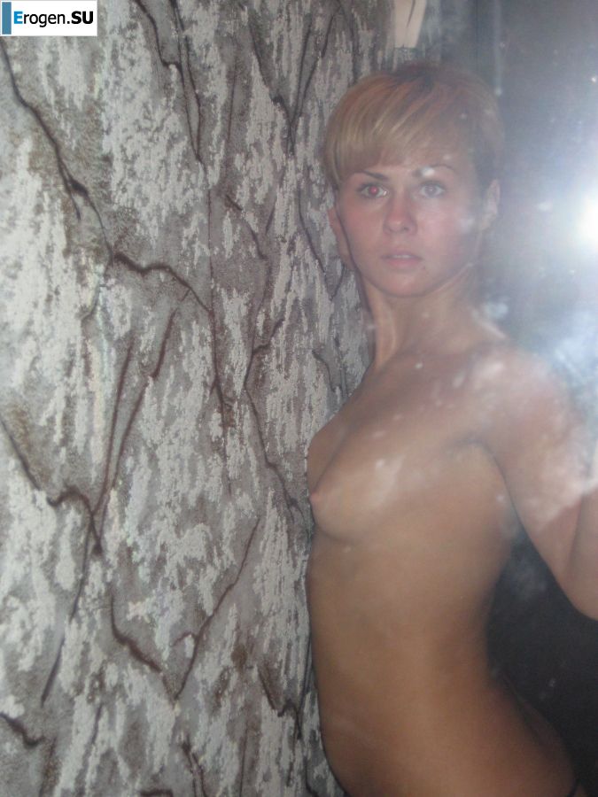 голенькая девушка с фотоаппаратом. Фото 24