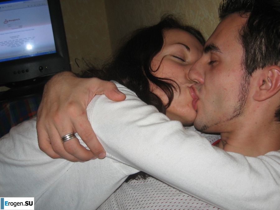 a young couple hanging out without panties. Photo 17